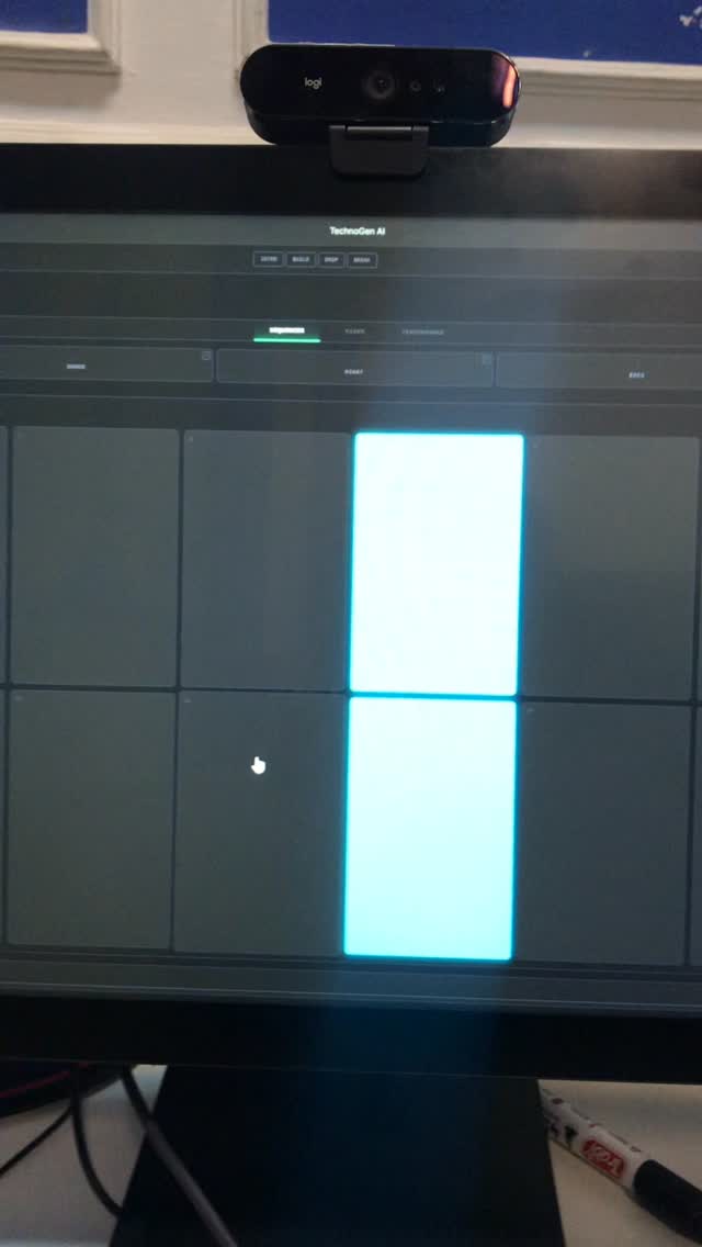 Desarrollando una aplicación online para producir música tecno en vivo…