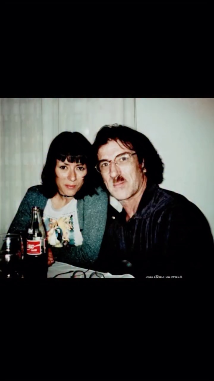 Próximamente @charlygarcia & @mgabrielaepumerok Los Dinosaurios Foto p…