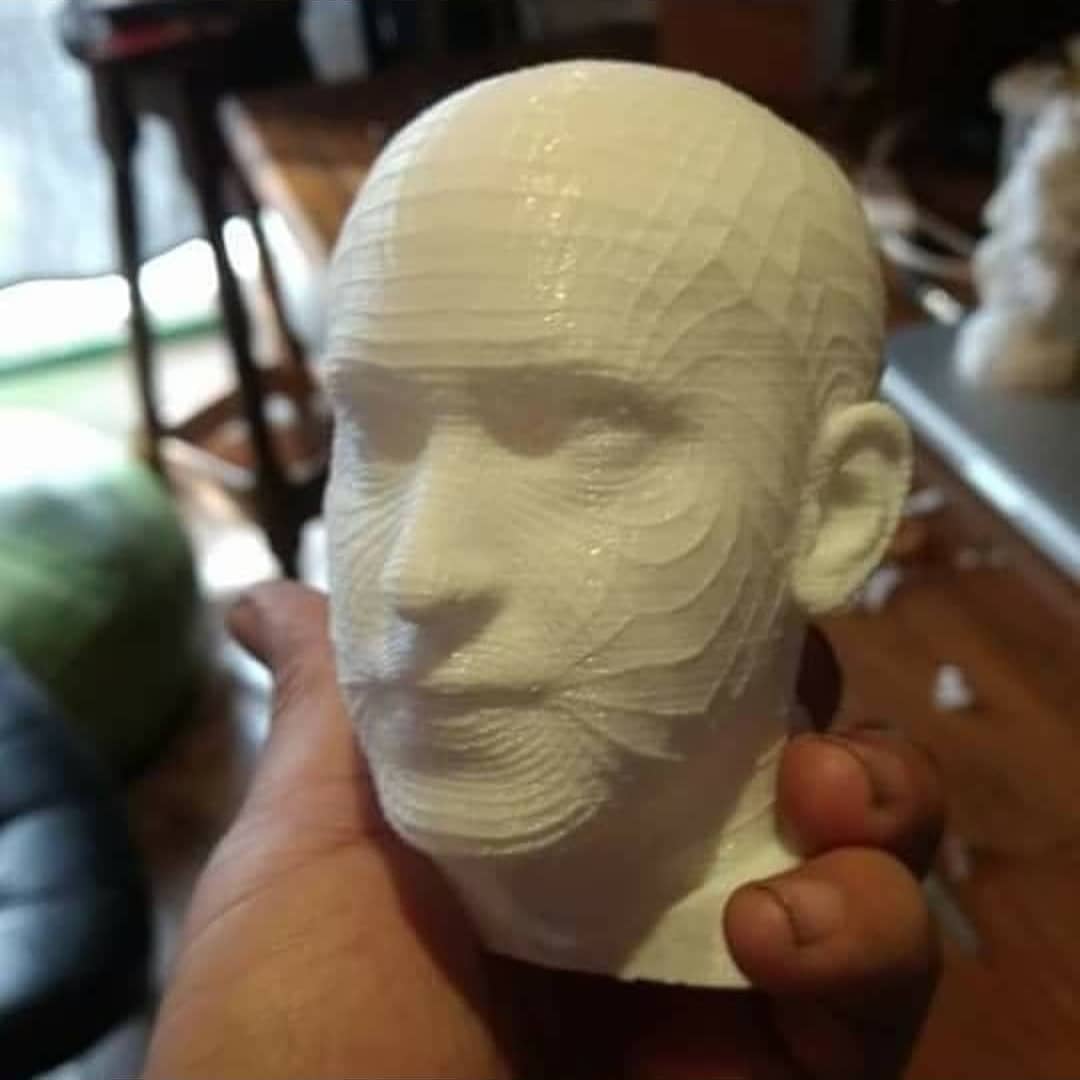 impresión 3D de mi propia cabeza agregandole algunos detalles. Consult…